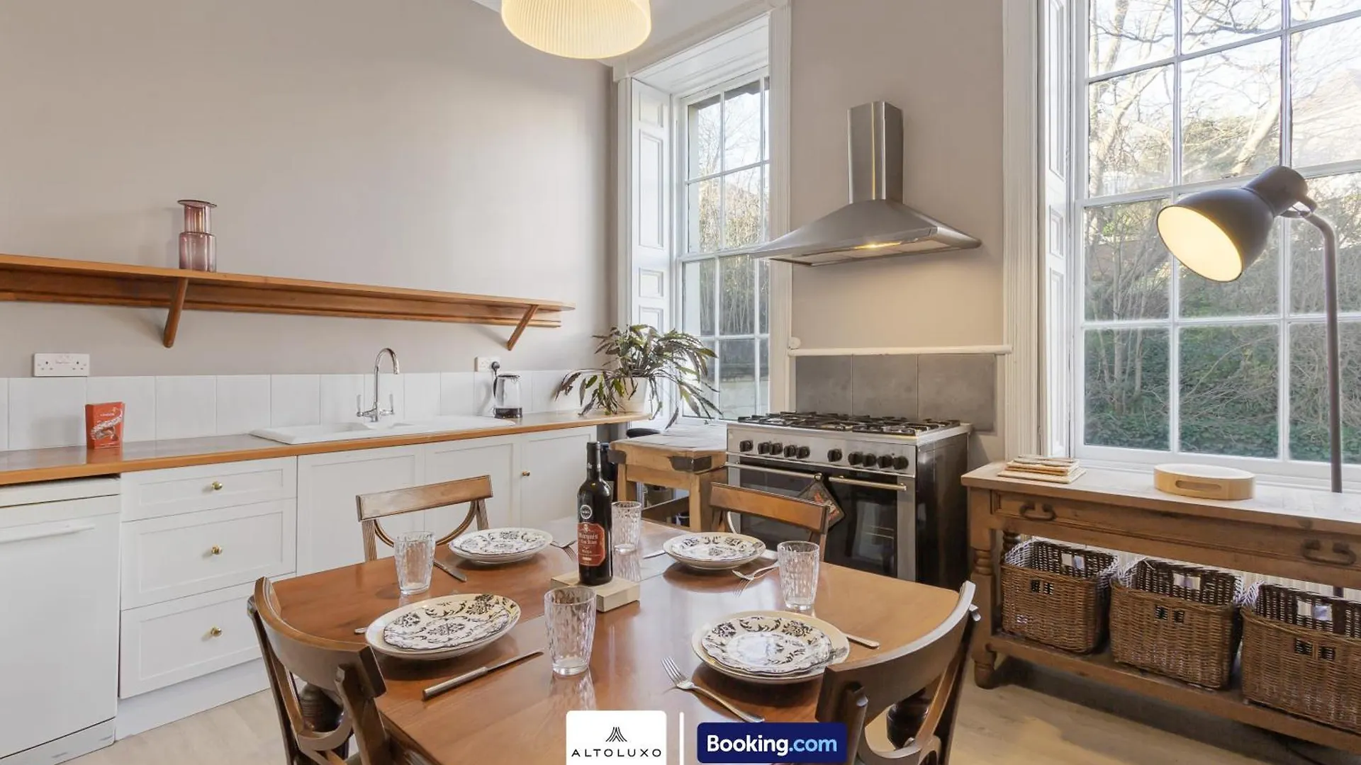 The Ritz 2 Bedroom Serviced Apartment By Altoluxoexperience Short Lets & Serviced Accommodation With Free Wifi Bristol 0*,